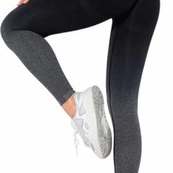 Merkloos Sportlegging Dames - Yoga Legging - High Waist Legging - Fitness Legging - Yoga Kleding Dames - Yoga Broek Dames - Sportkleding Dames - Sportbroek Dames - Gradient Legging | Zwart | Maat XS 16 Merkloos Sportlegging Dames - Yoga Legging - High Waist Legging - Fitness Legging - Yoga Kleding Dames - Yoga Broek Dames - Sportkleding Dames - Sportbroek Dames - Gradient Legging | Zwart | Maat XS -Sportkleding-Dames Winkel 439x840 1