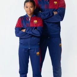 FC Barcelona Trainingspak 21/22 - Voetbal Trainingspak Voor Heren - Barca Vest En Trainingsbroek - Officieel FC Barcelona Fanproduct - Maat XXL 17 FC Barcelona Trainingspak 21/22 - Voetbal Trainingspak Voor Heren - Barca Vest En Trainingsbroek - Officieel FC Barcelona Fanproduct - Maat XXL -Sportkleding-Dames Winkel 509x840 3