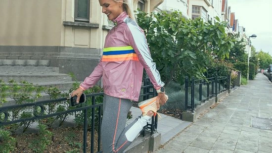 Gofluo. Sunrise Hardloopjasje - Reflecterende Jas - Fluorescerend - Veiligheid Jack - Hardloophesje - Veilig De Weg Op - Roze - M 7 Gofluo. Sunrise Hardloopjasje - Reflecterende Jas - Fluorescerend - Veiligheid Jack - Hardloophesje - Veilig De Weg Op - Roze - M - Afbeelding 5