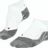 FALKE RU4 Endurance Cool Invisible No-Show Hardloopsokken Kort Zacht Antizwet Atiklit Kleurrijk Zonder Motief Vochtregulerend Optimale Pasvorm Ademend Sneldrogend Wit Dames Sportsokken - Maat 39-40 -Sportkleding-Dames Winkel 550x480 1