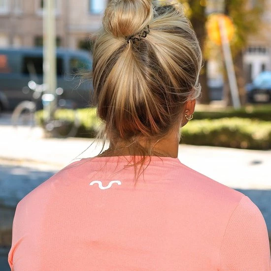 Gofluo. Jodie Sporttop - Reflecterende Details - Show Up Keep Going - Motiverende Sportkleding - Zichtbaar Sporten In Het Donker - Fluo - Koraal - Rood - XL 6 Gofluo. Jodie Sporttop - Reflecterende Details - Show Up Keep Going - Motiverende Sportkleding - Zichtbaar Sporten In Het Donker - Fluo - Koraal - Rood - XL - Afbeelding 4