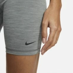 Nike Pro 365 Short Tight Sportlegging - Maat M - Vrouwen - Grijs - Zwart - Wit -Sportkleding-Dames Winkel 550x550 335