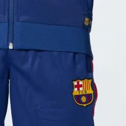 FC Barcelona Trainingspak 21/22 - Voetbal Trainingspak Voor Heren - Barca Vest En Trainingsbroek - Officieel FC Barcelona Fanproduct - Maat XXL 25 FC Barcelona Trainingspak 21/22 - Voetbal Trainingspak Voor Heren - Barca Vest En Trainingsbroek - Officieel FC Barcelona Fanproduct - Maat XXL -Sportkleding-Dames Winkel 550x550 425