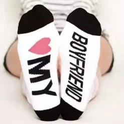 Akyol Sokken – Love Sokken Met Tekst-Boyfriend-valentijns Sokken-cadeau Voor Hem -valentijns Sokken Voor Je Vriend-valentijn Cadeau-leuke Sokken Voor Valentijn-sokken Voor Je Vriend-Liefde-Valentijn Voor Hem En Haar– Zwart-Wit-Sokken Heren – Maat 39 – 42 -