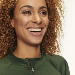 Active Panther T-shirt Julia Solid Zip Army Green, Dames Loopshirt Sport Training Shirt Met Lange Mouwen, 13 Active Panther T-shirt Julia Solid Zip Army Green, Dames Loopshirt Sport Training Shirt Met Lange Mouwen, -Sportkleding-Dames Winkel 550x824 17